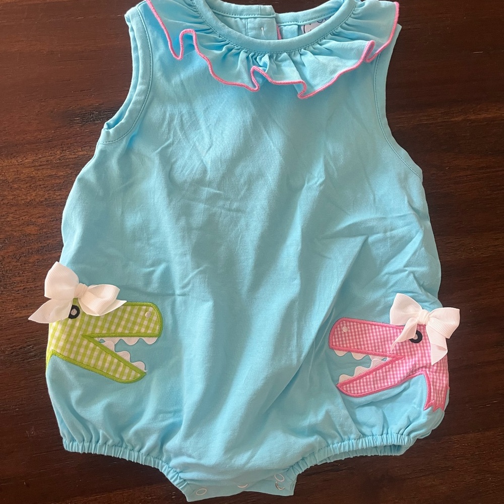 Three sisters alligator bubble